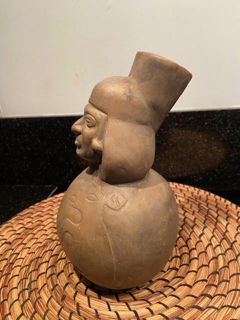 antiek primitief keramisch vaasje met beeltenis., Ophalen of Verzenden