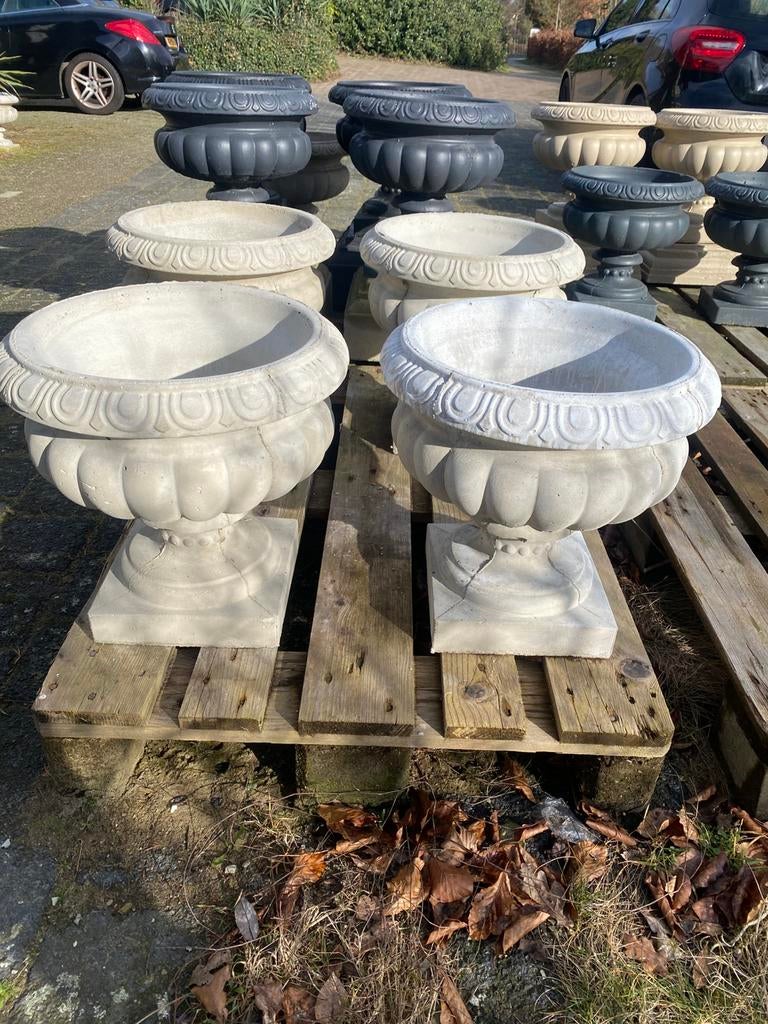 Sierlijke betonnen bloempotten, bakken , vazen,houders 40x40, Ophalen, Rond, Nieuw, 60 tot 100 cm