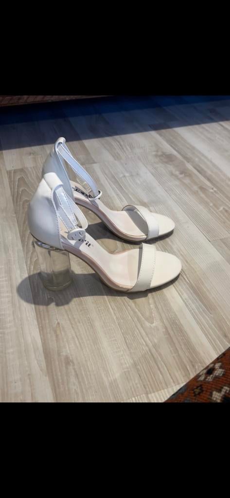 Witte hakken met glazen hak, Wit, Nieuw, Sandalen of Muiltjes, Ophalen of Verzenden