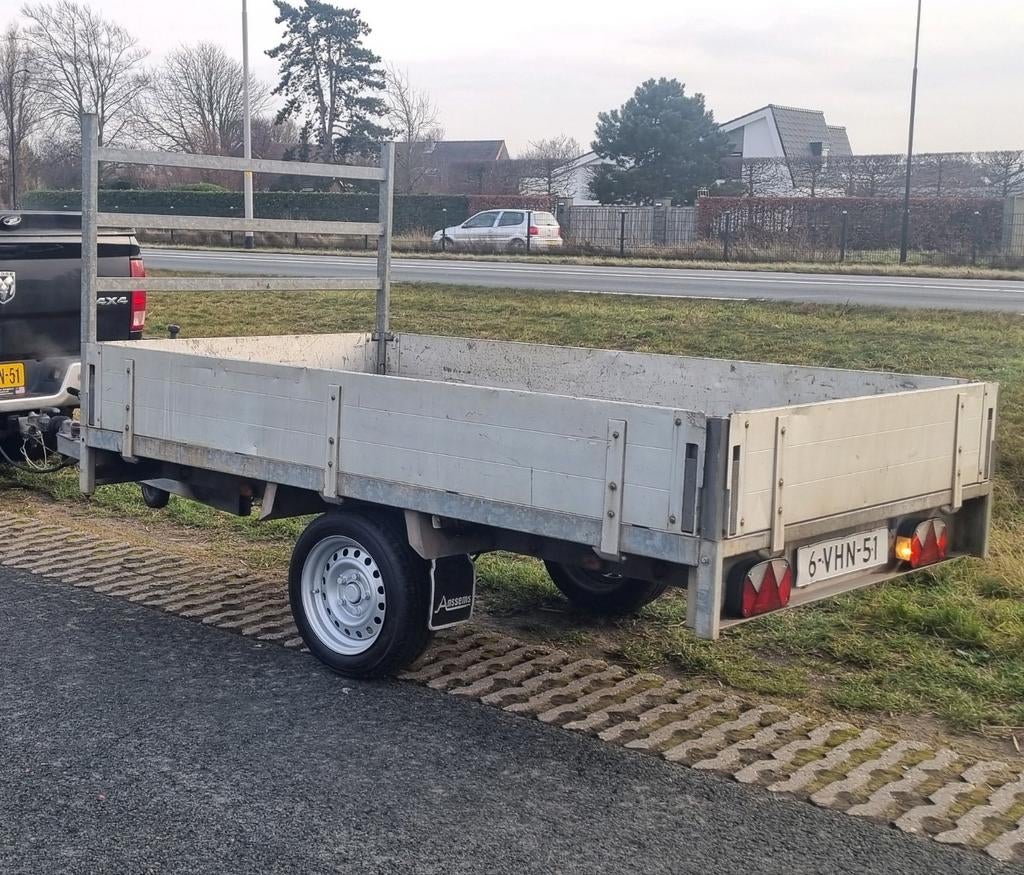 Gezocht: stalling voor aanhanger, Stalling