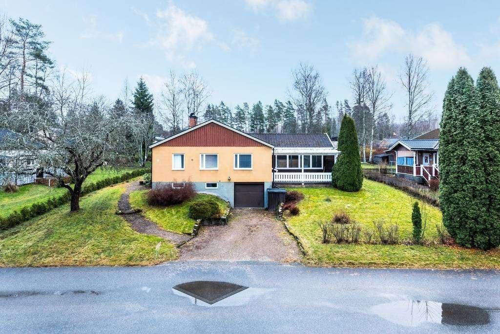 Charmante villa te koop – Valsarevägen 9, Munkfors, Zweden, 110 m², 3 kamers, Landelijk, Munkfors