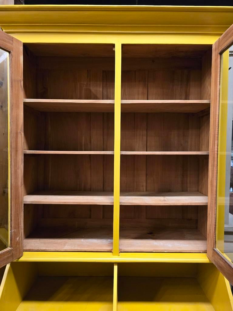 Foto 9 van Leuke gele grutterskast | buffetkast | winkelkast teak