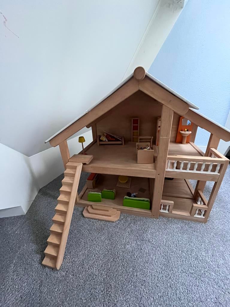 Pintoy houten poppenhuis met accessoires, Ophalen of Verzenden, Gebruikt, Poppenhuis