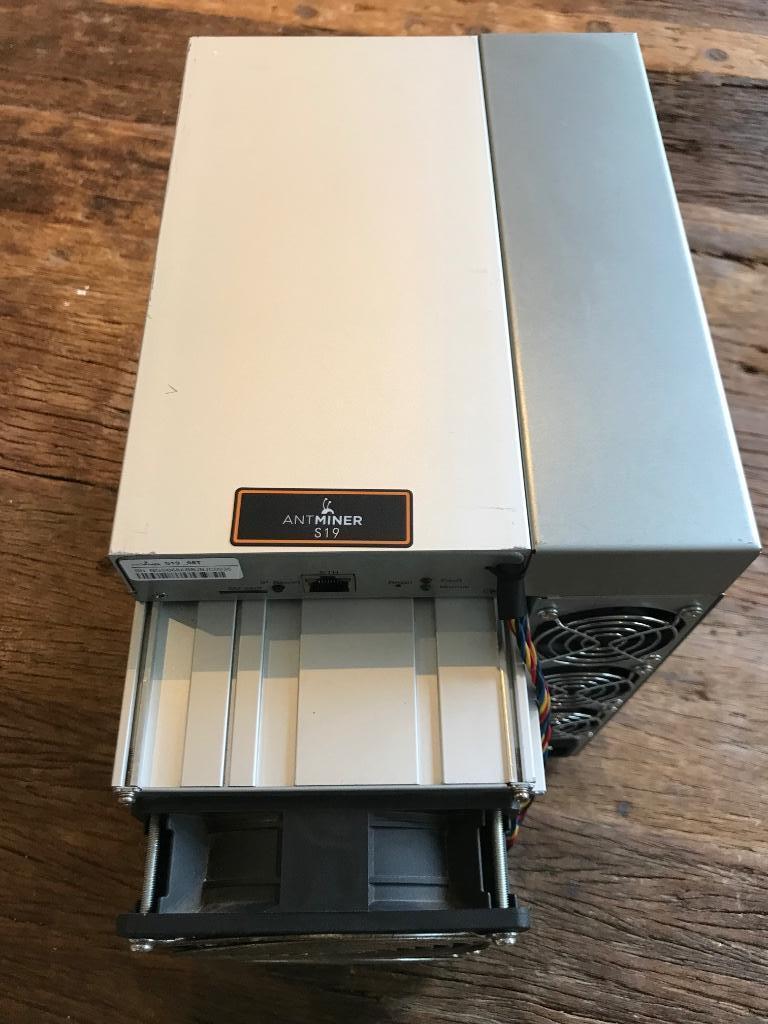 Bitmain Antminer S19 95TH - 3250W Bitcoin Crypto Miner, Ophalen of Verzenden, Bitmain / MineTheCoinz, Martin@minethecoinz.nl, Mijdrecht