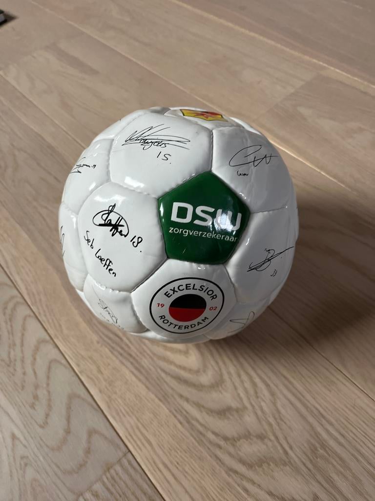 Gesigneerde Excelsior Voetbal, Sport en Fitness, Voetbal, Ophalen of Verzenden, Zo goed als nieuw, Bal