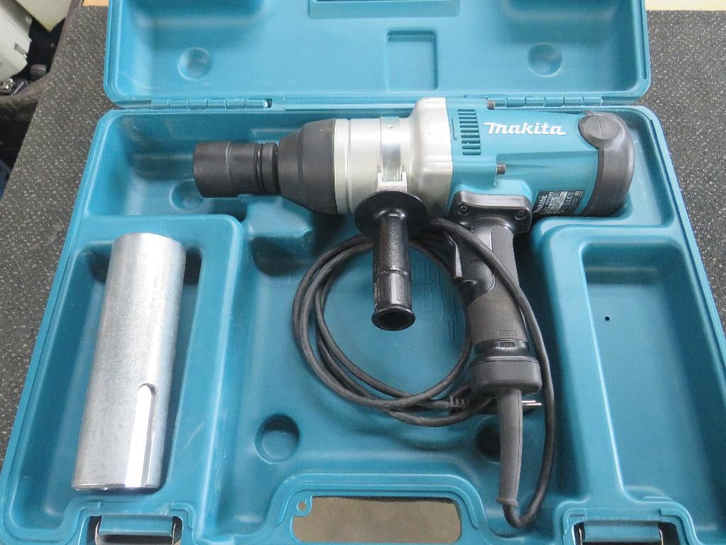 Makita TW1000 230V Slagmoersleutel 1000 Nm zeer nette staat, Doe-het-zelf en Verbouw, Gereedschap | Handgereedschap, Makita, Zandhaarweg