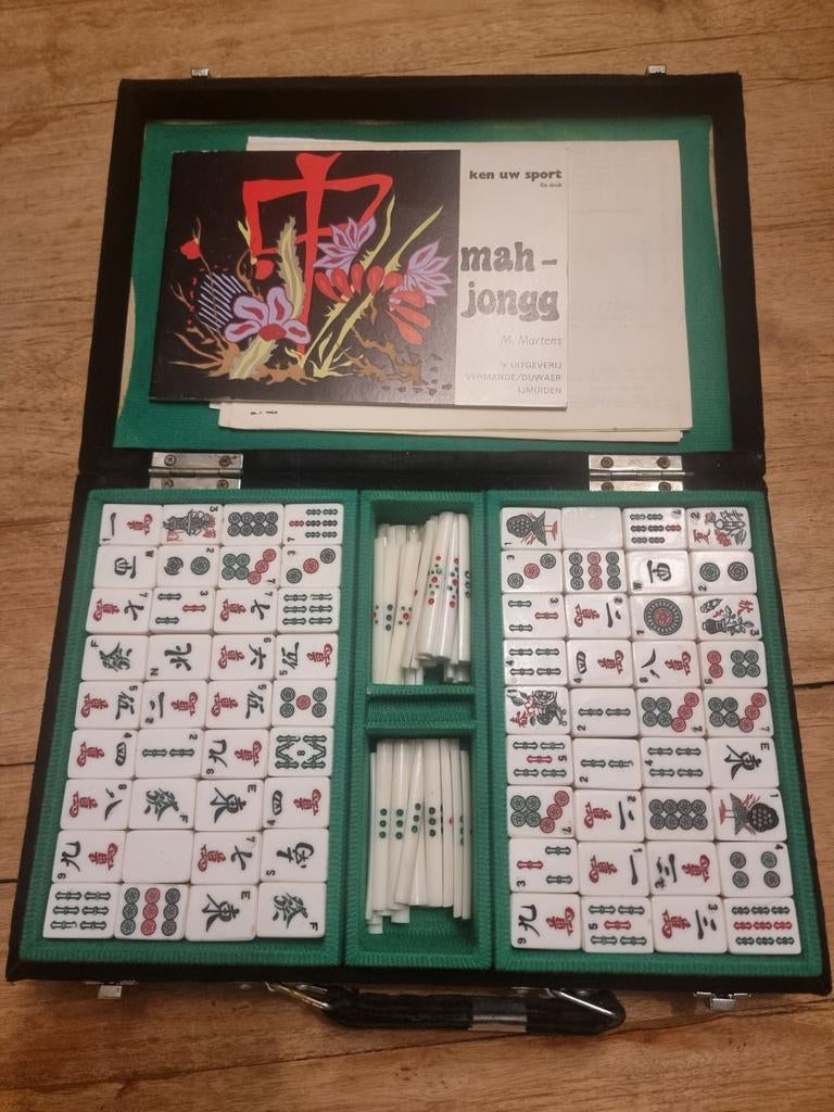 Mooie Mahjong Set in Koffer - Steenmaat 26x19mm, Drie of vier spelers, Ophalen of Verzenden, Gebruikt, M. Martens