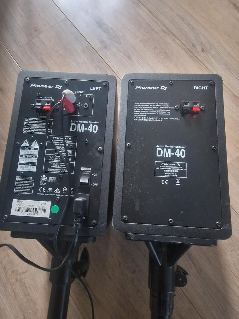 DJ  pioneer speakers DM 40  met Statief, Muziek en Instrumenten, Ophalen of Verzenden, Zo goed als nieuw, Pioneer