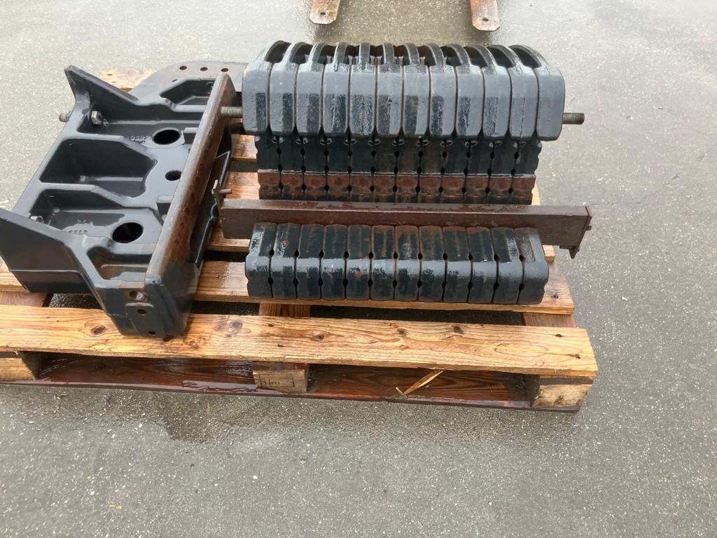 Valtra frontgewichten + moederbord * 12 x 40 KG, Ophalen