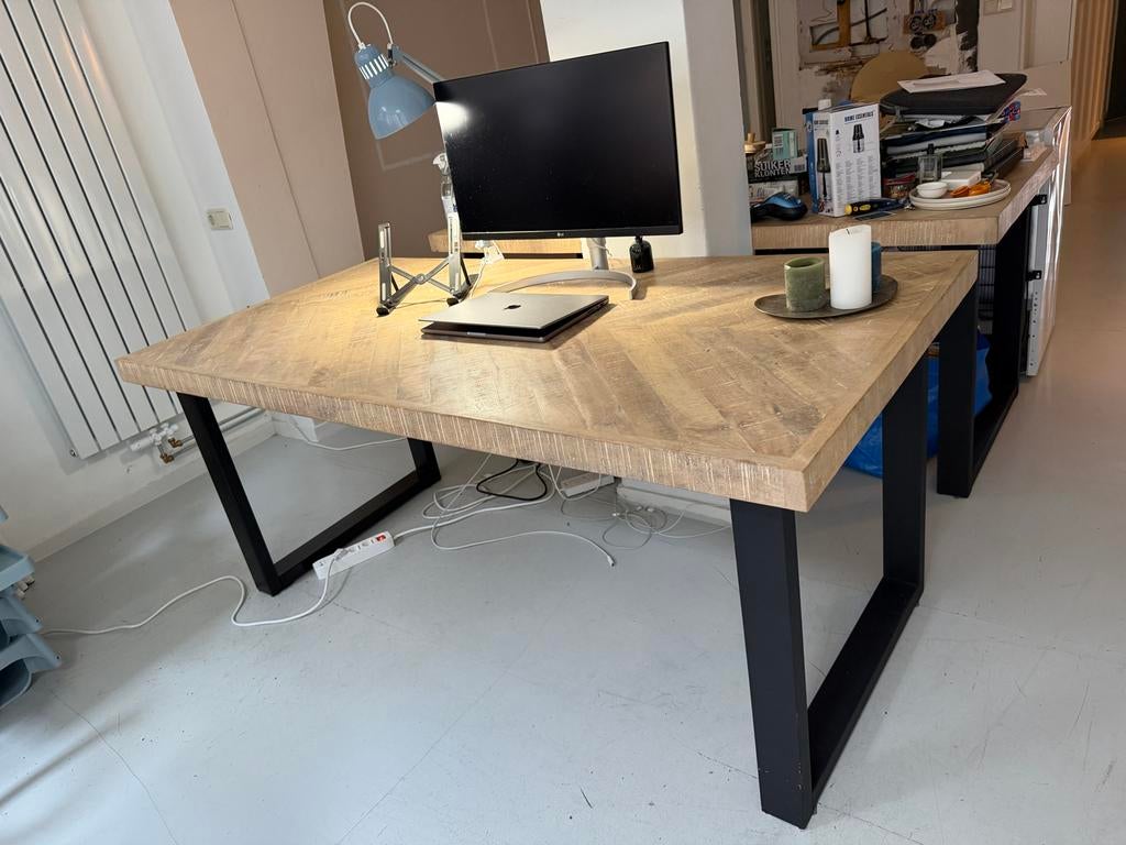 WOOOD Tafelmangohout visgraat 180x90 cm met zwart onderstel, Ophalen, 50 tot 100 cm, Zo goed als nieuw, 150 tot 200 cm