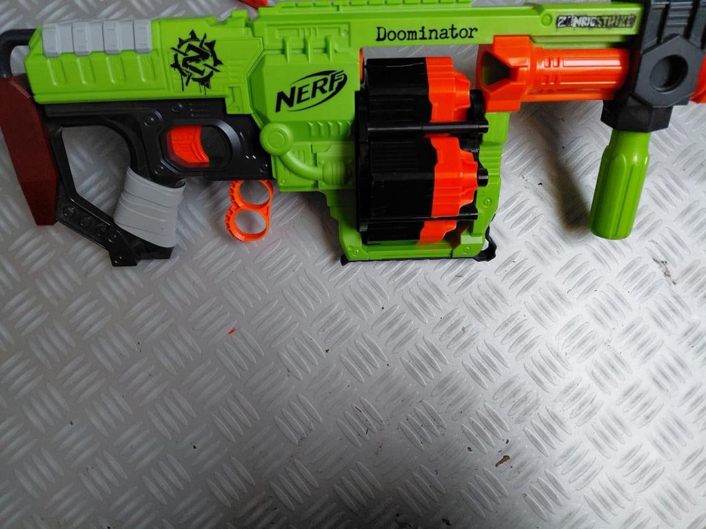 Nerf Zombie Strike Doominator - In goede staat!, Ophalen, Zo goed als nieuw, Jongen of Meisje
