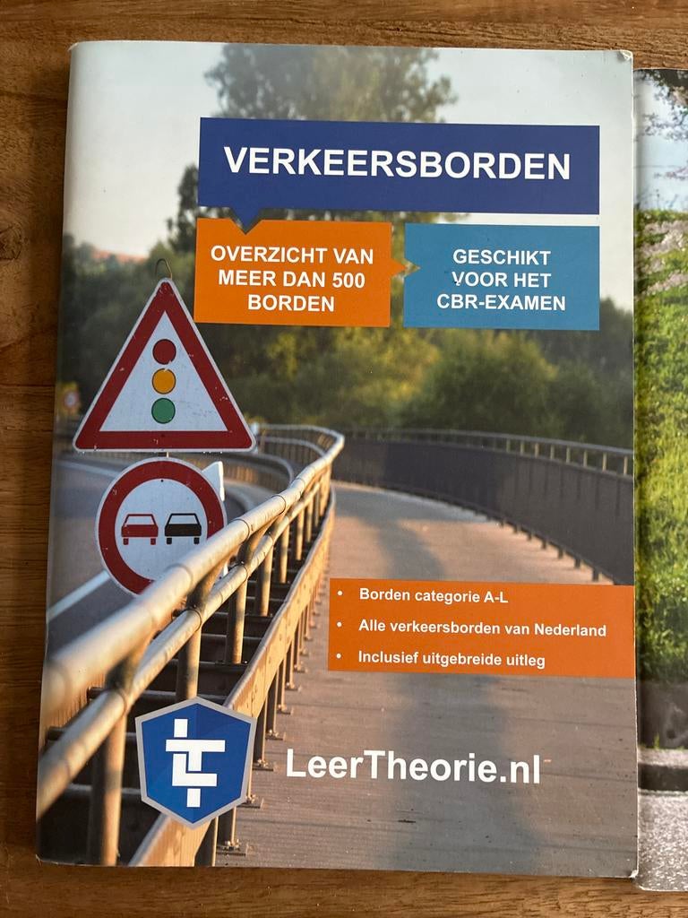 Verkeersborden en CBR Bromfiets Theorie Boeken, Boeken, Studieboeken en Cursussen, Ophalen, Zo goed als nieuw, Niet van toepassing