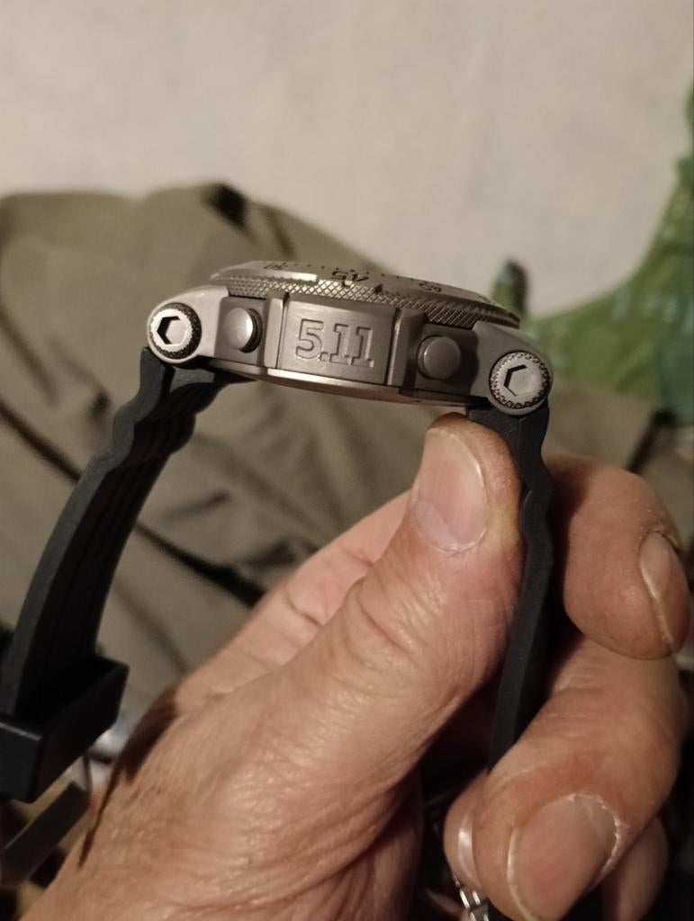5:11 HRT tactical sniper watch Titanium, Verzamelen, Militaria | Algemeen, Ophalen of Verzenden