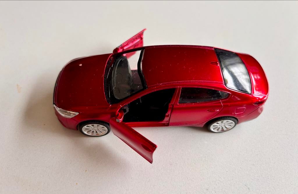 Miniatuur Kia K7 auto in formaat 1/41, Hobby en Vrije tijd, Modelauto's | 1:43, Ophalen of Verzenden, Auto, Overige merken