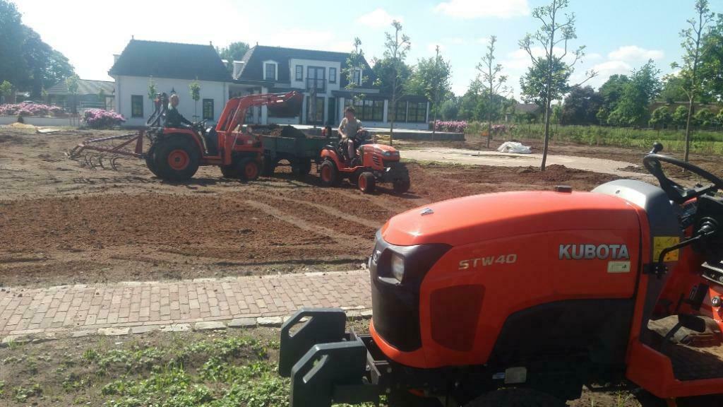 Foto 16 van Inzaaien gras, egaliseren tuin, frezen, gras zaaien