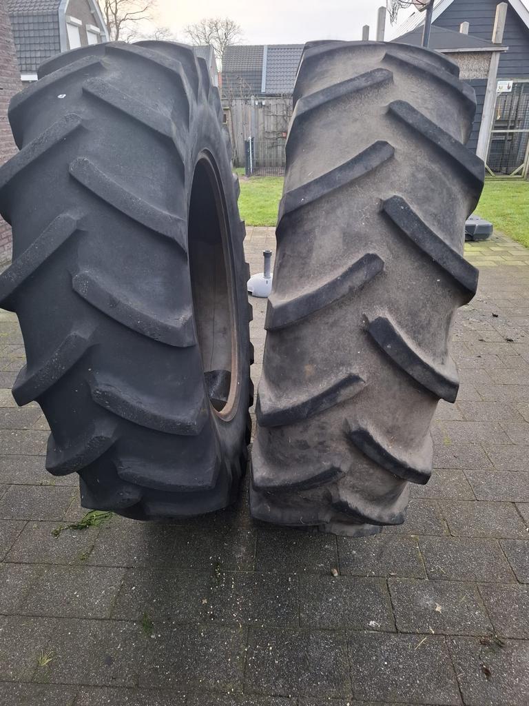 Trekker banden M8, Zakelijke goederen, Agrarisch | Onderdelen | Banden, Velgen en Assen, Ophalen