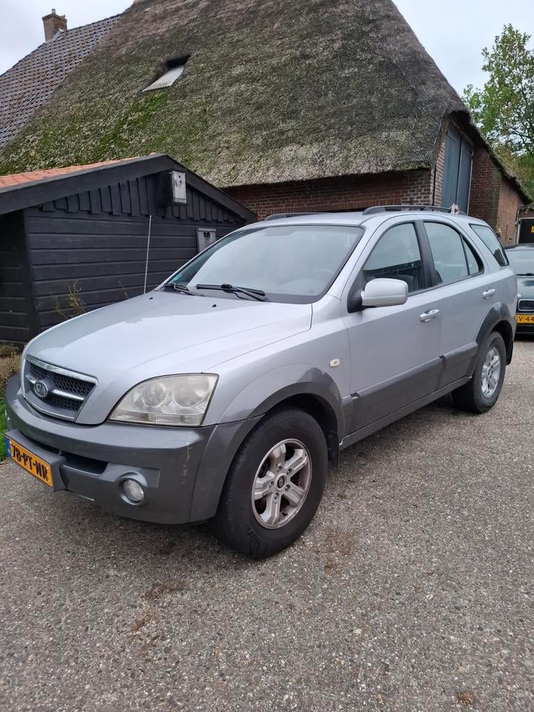 Kia Sorento 2.4 I 16V 2005 Grijs, Auto's, Kia, Stof, 4 cilinders, Origineel Nederlands, Handgeschakeld