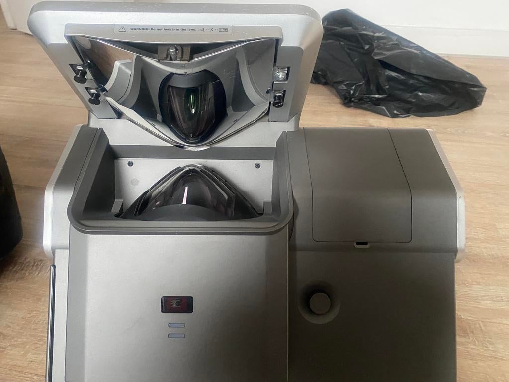 Oude smartboard beamer shorttrow, Audio, Tv en Foto, Ophalen, Gebruikt, DLP, Overige resoluties