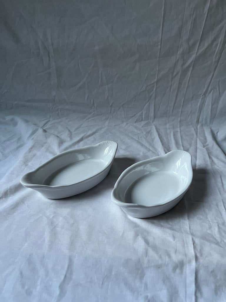 Set van 2 vintage witte porseleinen ovenschaaltjes | 21cm, Huis en Inrichting, Keuken | Servies, Ophalen, Porselein, Overige stijlen