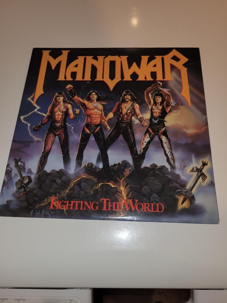 Manowar fighting the world, Cd's en Dvd's, Vinyl | Hardrock en Metal, Ophalen of Verzenden, Zo goed als nieuw