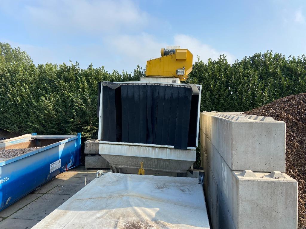 Mobiele vrachtwagenbelader, Ophalen