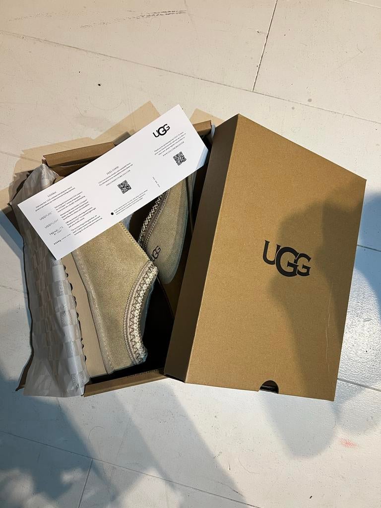 Ugg Tazz Pantoffels Maat 39, Kleding | Dames, Schoenen, Ophalen of Verzenden, Nieuw, Beige, Pantoffels of Sloffen