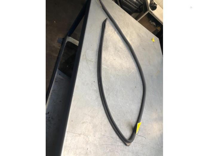 Portierrubber 2Deurs rechts van een Toyota Landcruiser, Gebruikt, -, -, Ophalen of Verzenden