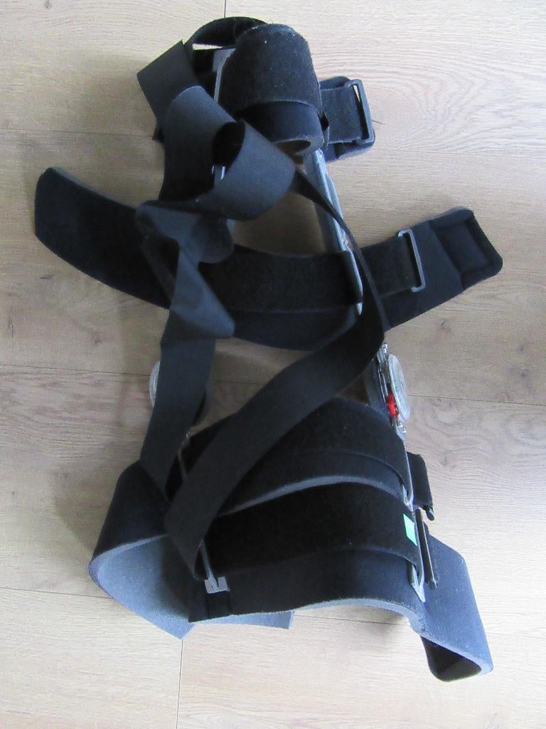 Verstelbare knie brace in prima staat, Ophalen of Verzenden, Zo goed als nieuw