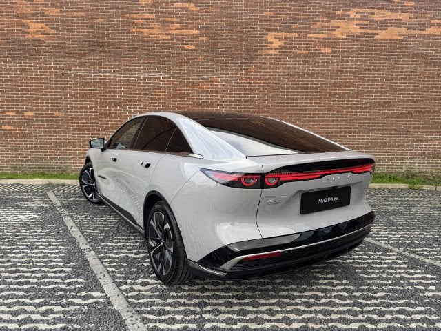 Mazda 6e Takumi Business Edition 68.8 kWh | ZWART LEDER | NA, Auto's, Mazda, Automaat, Achterwielaandrijving, Zwart, 6e