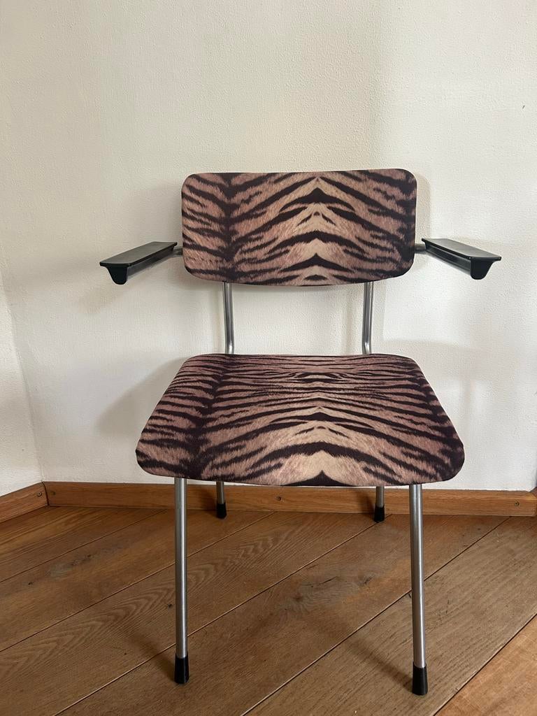 Gispen stoel met tijgerprint bekleding, Huis en Inrichting, Stoelen, Gebruikt, Overige kleuren, Ophalen of Verzenden, Metaal