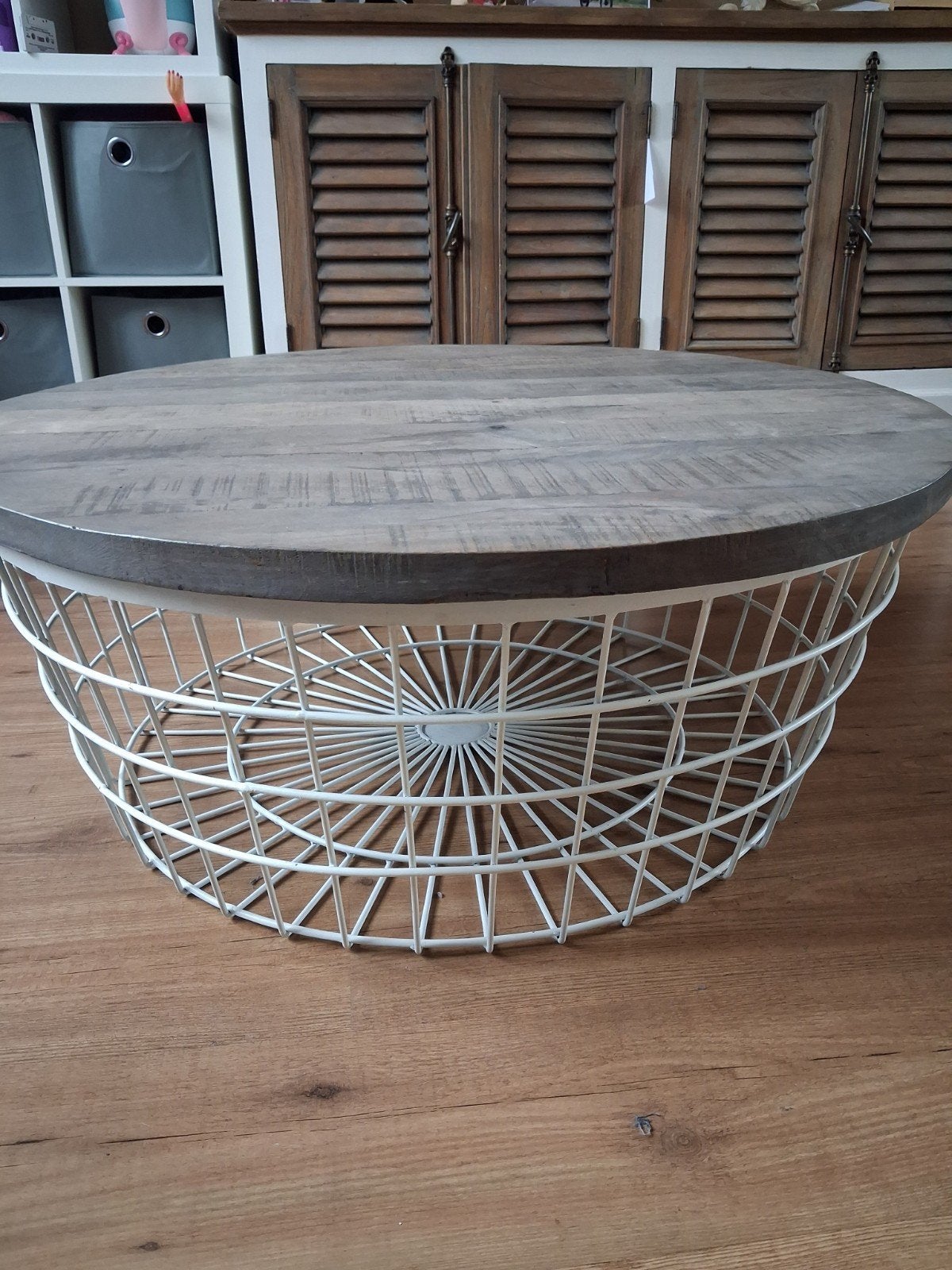 Ronde salontafel met metalen onderstel en houten blad, Huis en Inrichting, Gebruikt, Rond, 50 tot 100 cm, 5 – 50