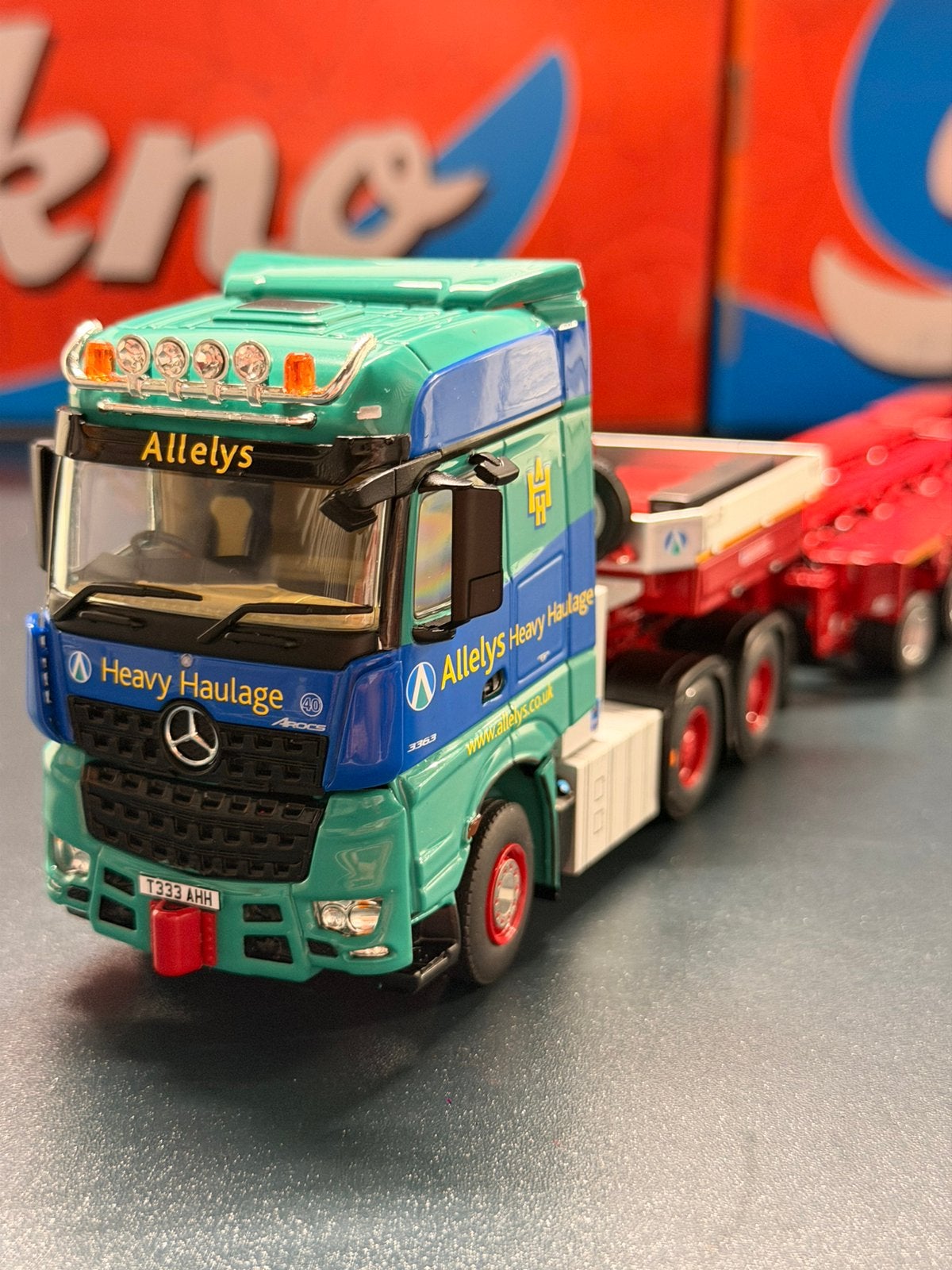 WSI Mercedes-Benz Arocs 3363 Allelys Heavy Haulage, Hobby en Vrije tijd, Ophalen of Verzenden, Zo goed als nieuw, Bus of Vrachtwagen