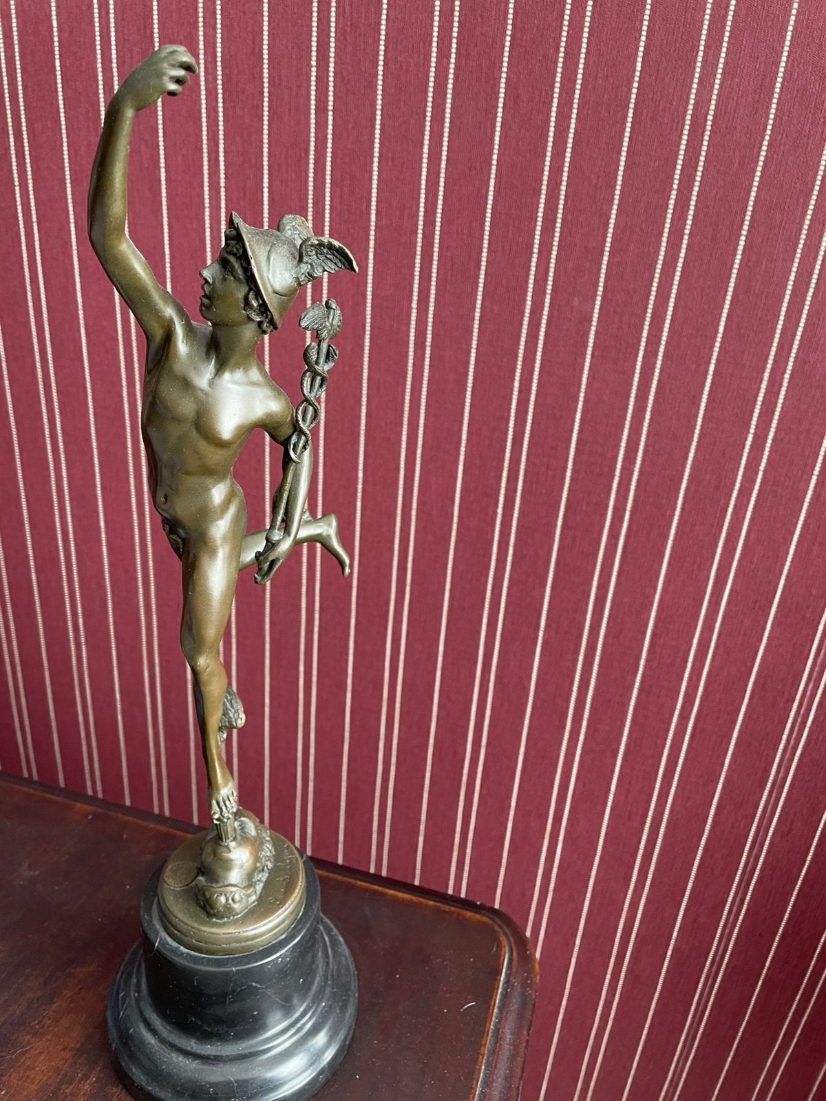 Bronzenbeeld Mercurius., Ophalen
