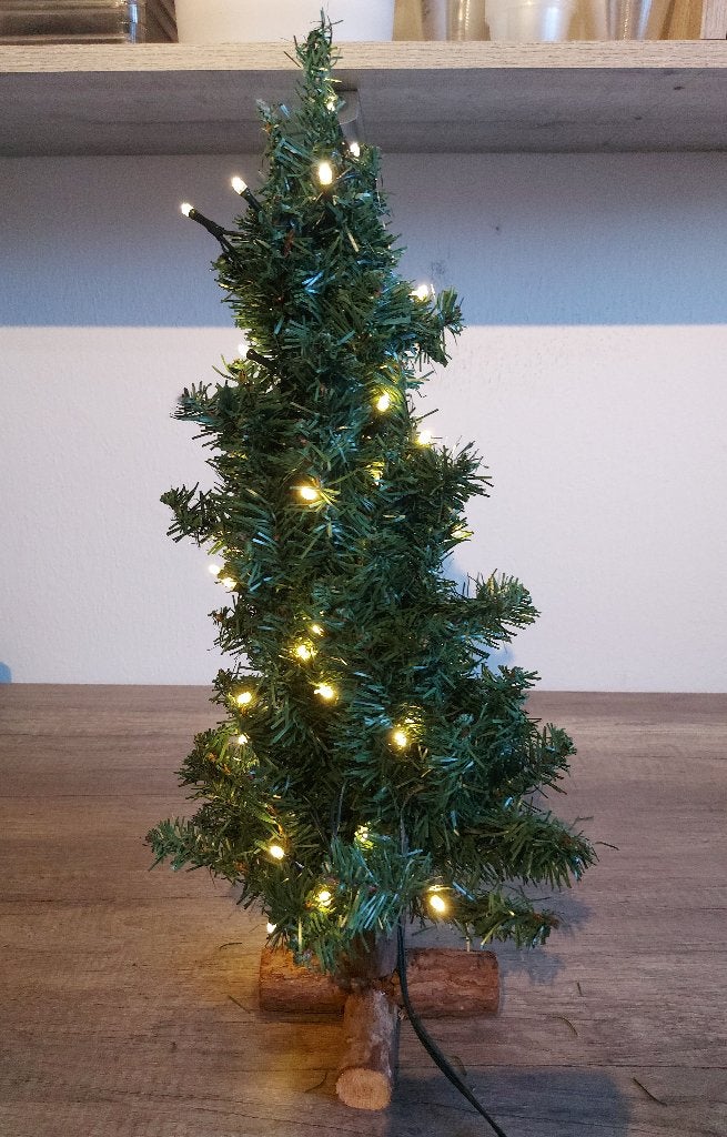 Kleine kerstboom met houten voet, Diversen, Kerst, Ophalen of Verzenden, Gebruikt