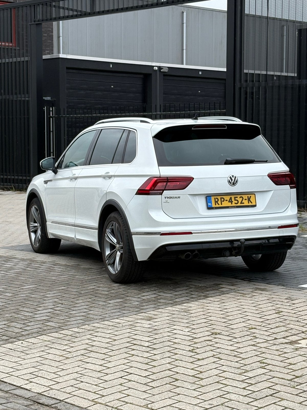 Volkswagen Tiguan R-Line 1.4 TSI 92KW 2018 Wit, Auto's, Voorwielaandrijving, 125 pk, Lane Keeping Assist, 4 cilinders