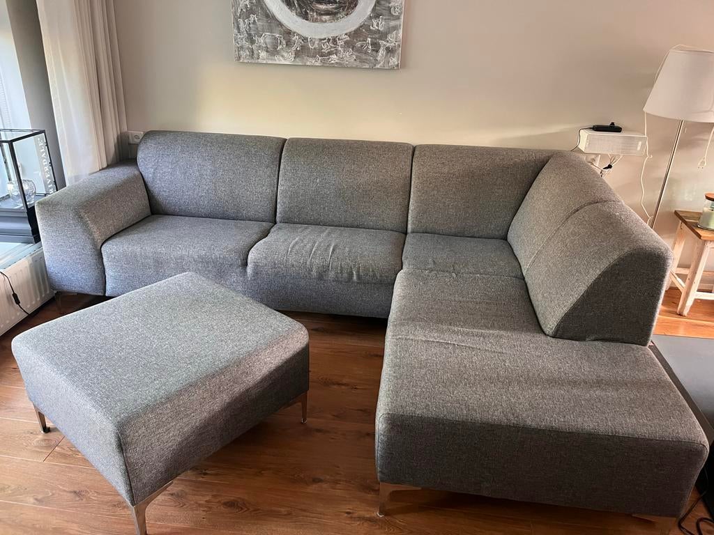 Grijze hoekbank (2-delig), met hocker 2.70 x 1.95 mtr, Ophalen, Gebruikt, Stof