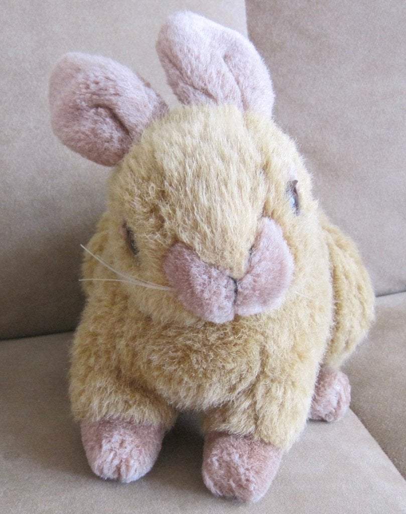 knuffel van een klein bruin konijn, Kinderen en Baby's, Overige merken, Overige karakters, Konijn, Ophalen of Verzenden