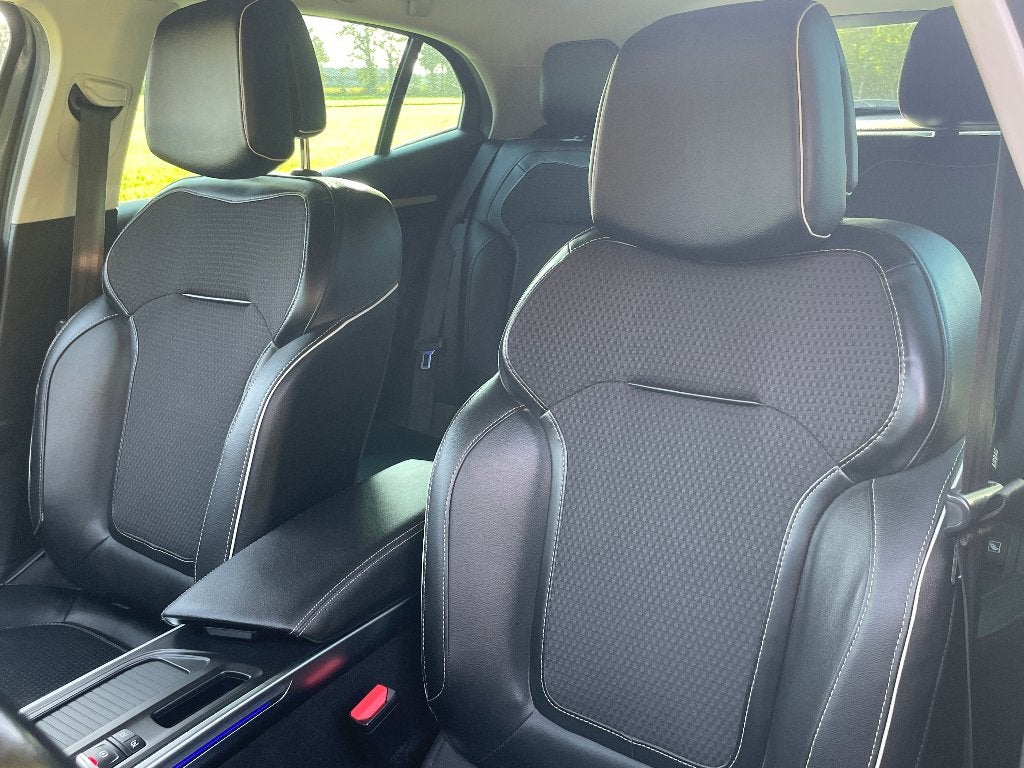 Foto 13 van Renault Mégane TCe 130pk EDC 2016 adap.cruise head-up LED
