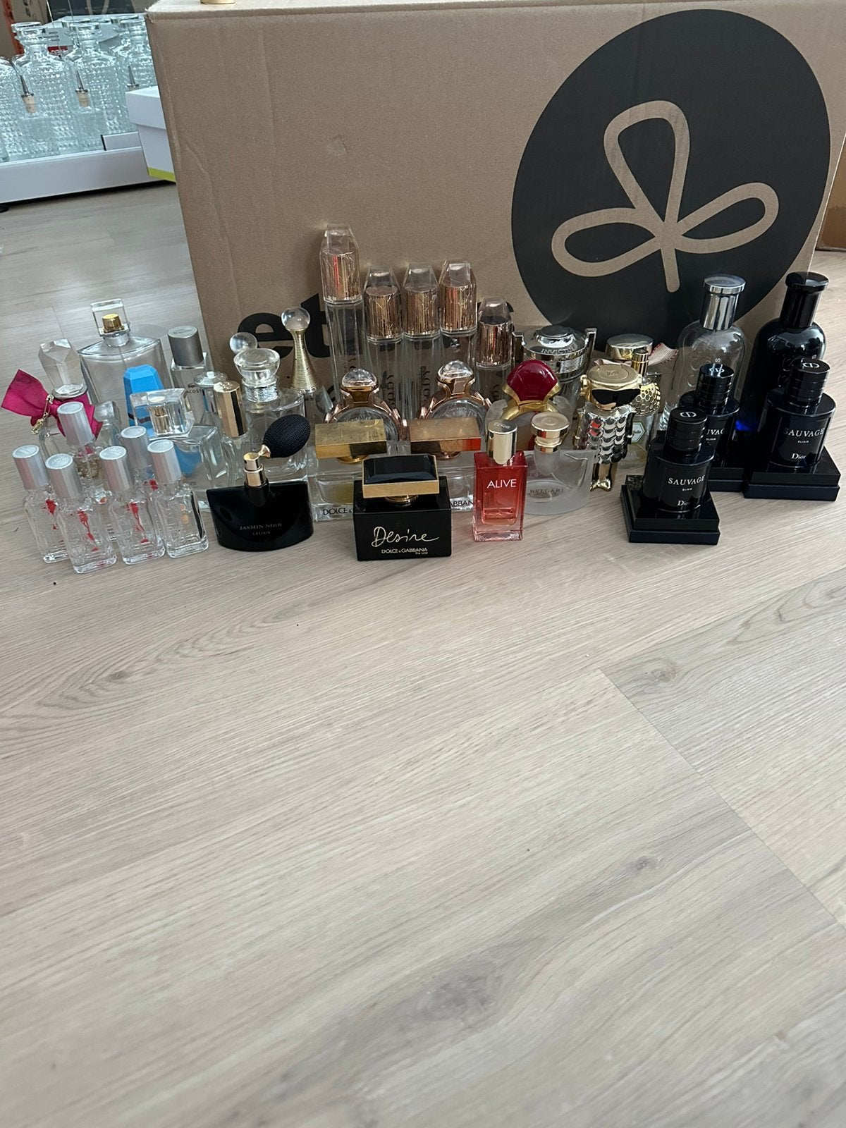 Lege parfumflessen, Verzamelen, Parfumverzamelingen, Ophalen of Verzenden, Zo goed als nieuw, Parfumfles