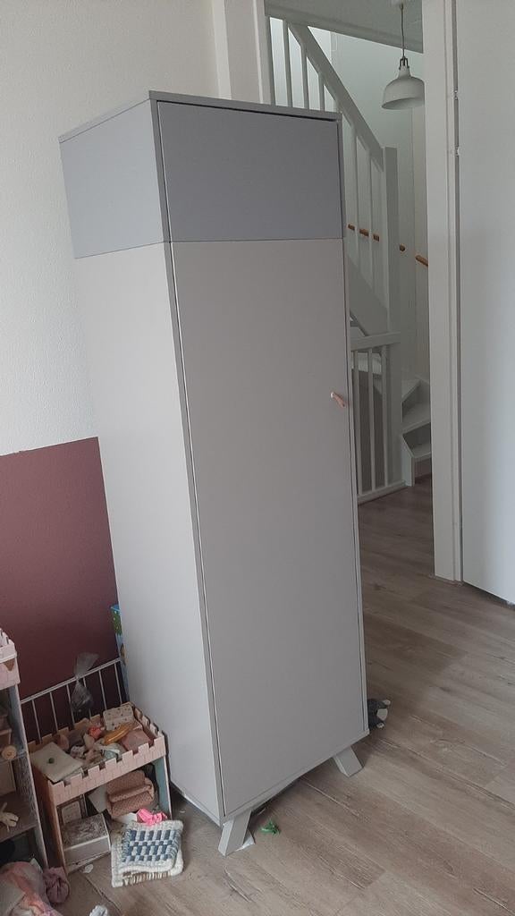 Moderne kledingkast, Ophalen, Met deur(en), Gebruikt, 50 tot 100 cm