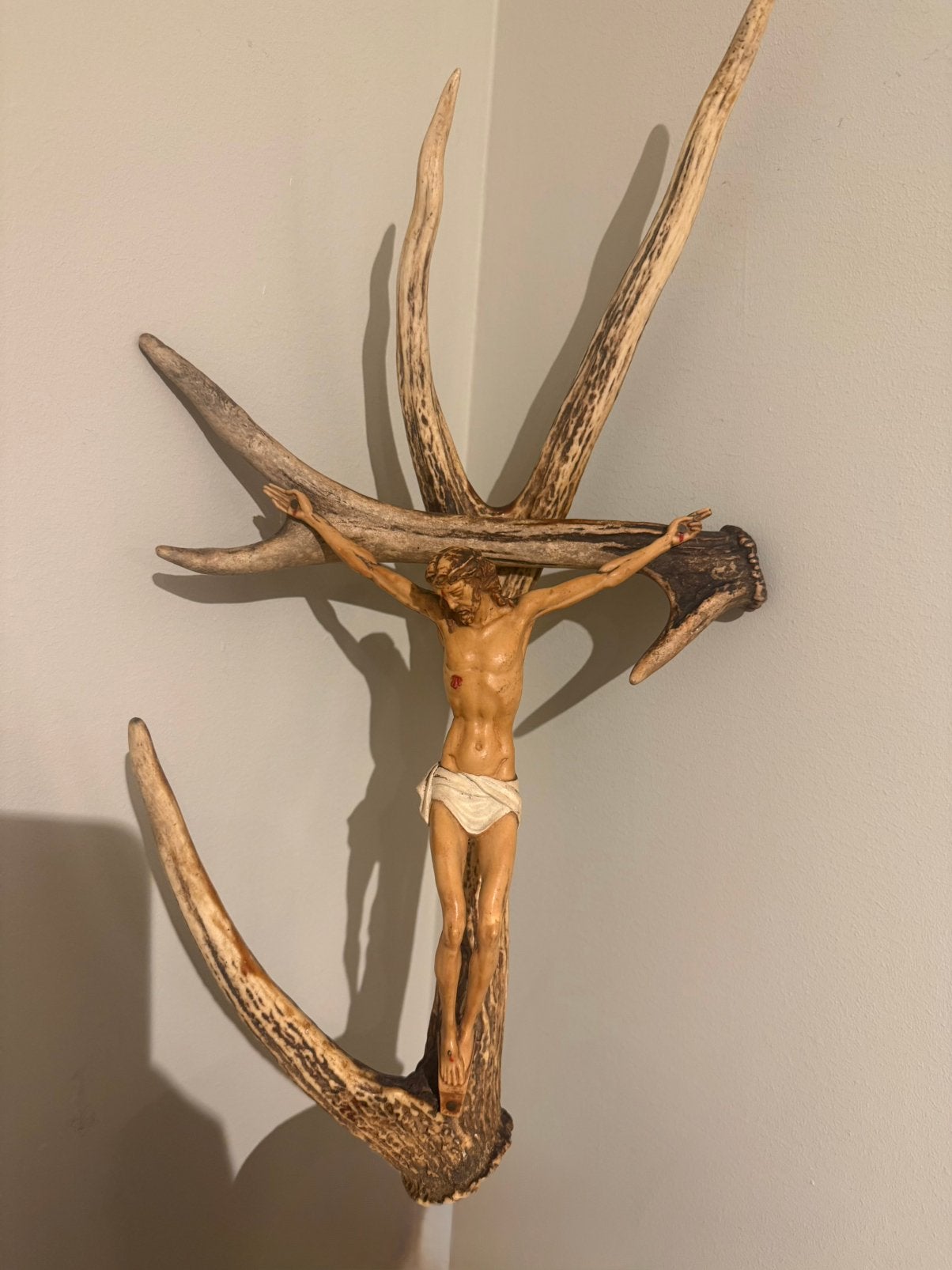 Uniek crucifix op hertengewei - Religieuze kunst, Antiek en Kunst, Ophalen of Verzenden