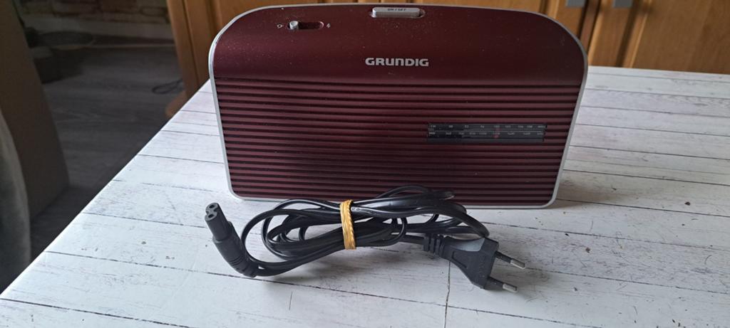 Aangeboden Grundig music60 draagbare Radio, Ophalen, Zo goed als nieuw, Radio