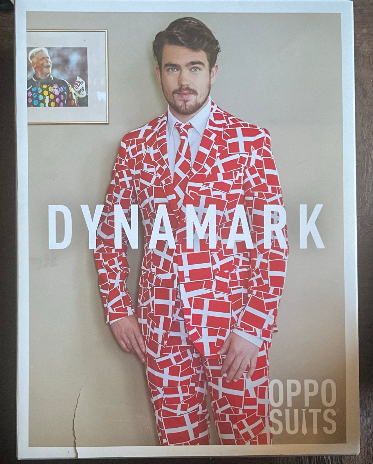 Opposuits Dynamark Pak - Deens Vlag Kostuum Maat 58, Ophalen of Verzenden, Nieuw, Maat 56/58 (XL), Rood