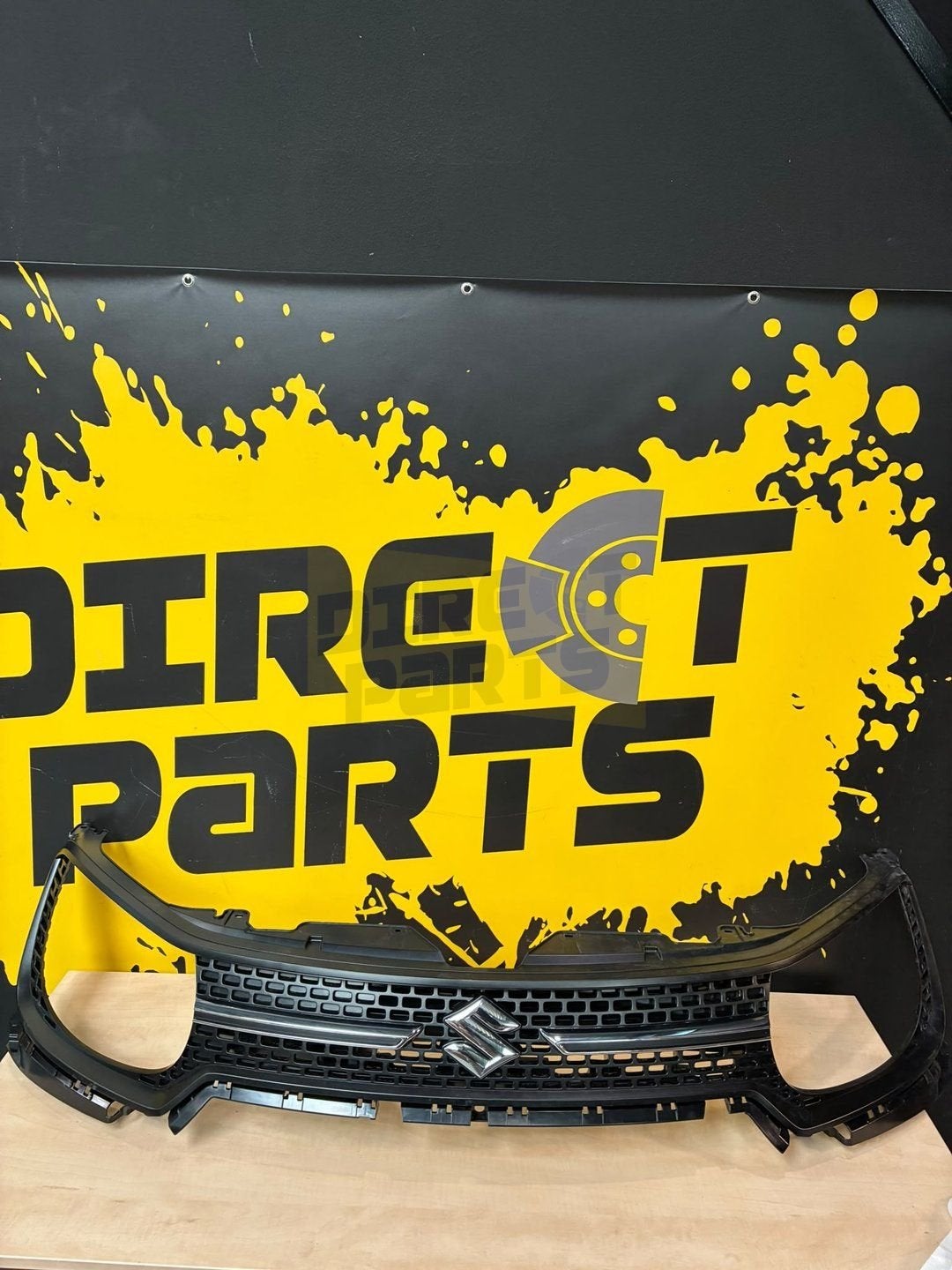 Suzuki Ignis (1/17->) Luchtgeleider achter grille Origineel!, -, Voor, -, Nieuw