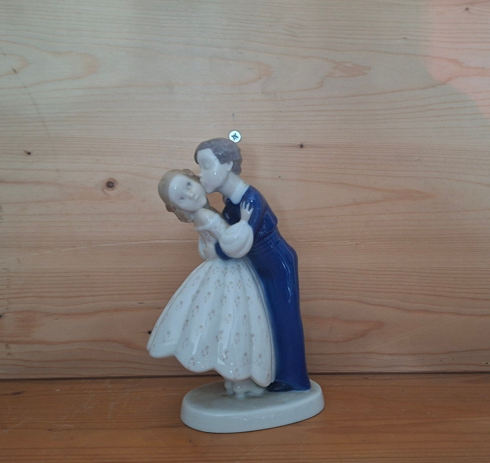Bing & Grondahl "First Kiss" 2162 Porseleinen Beeldje, Ophalen of Verzenden