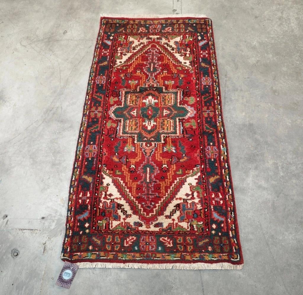 Handgeknoopt Perzisch wol Heriz tapijt medallion 71x140cm, 100 tot 150 cm, Onbekend, Zo goed als nieuw, Perzisch, Traditioneel, Vintage