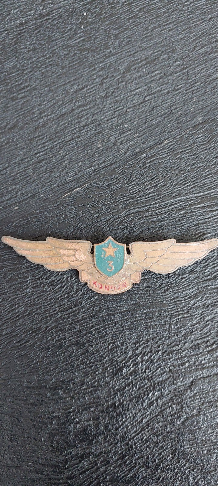Vietnam Peoples Air Force VPAF Pilot Wings Badge 3rd Class K, Verzamelen, Ophalen of Verzenden, Luchtmacht, Amerika, Embleem of Badge
