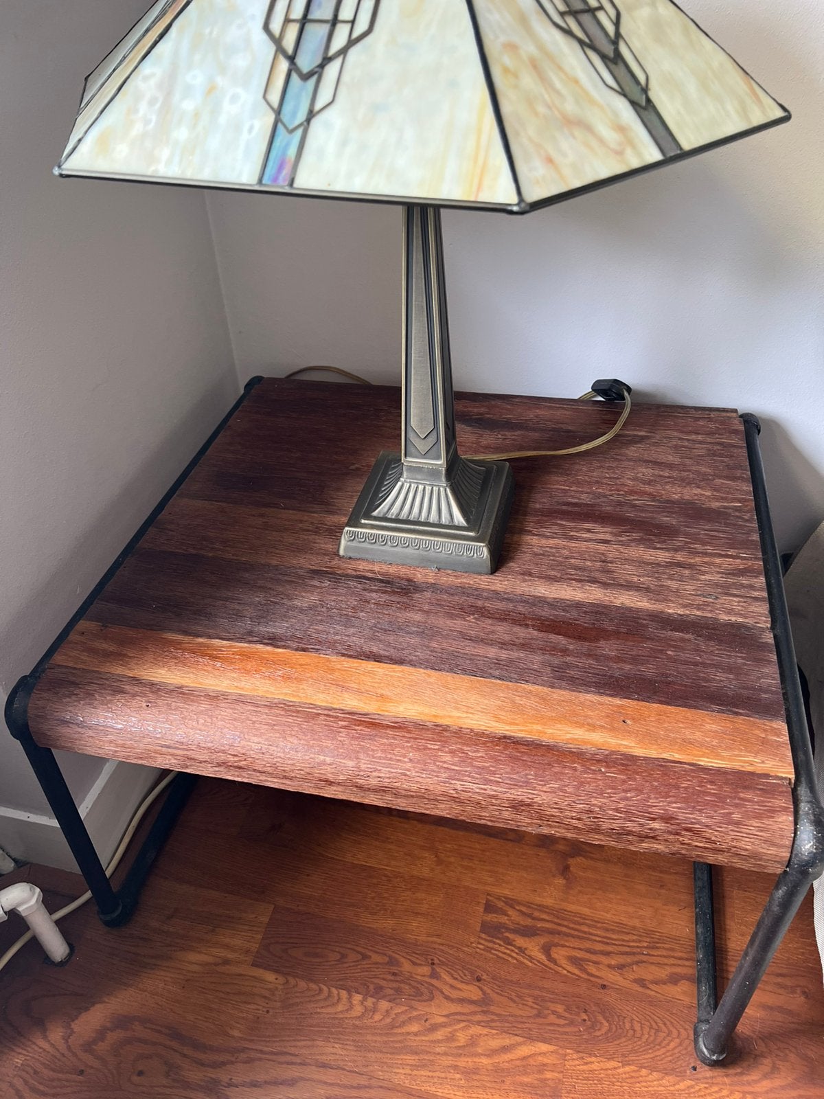 Industriele teak zijtafel, Ophalen, 50 tot 100 cm, Teakhout, Zo goed als nieuw
