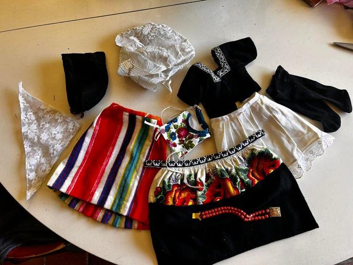 Volendammer poppen kleding, Verzenden