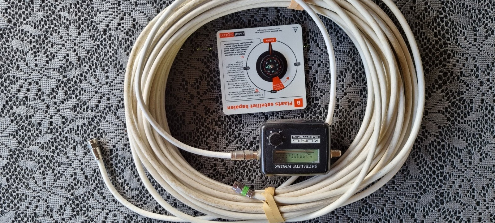 Satfinder  met coax kabel en kompas, Ophalen of Verzenden, Gebruikt, (Schotel)antenne-accessoires, Overige merken